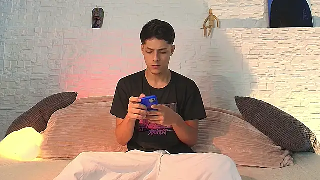 Snapshot of Eliassalvatore_ chatting on April 2026 07:41:01 PM Eliassalvatore online show from April 2026 07:41:01 PM