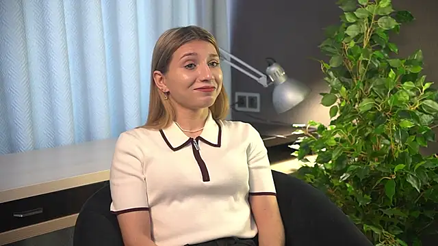 Snapshot of SuAvison chatting on February 2026 08:37:01 AM SuAvison online show from February 2026 08:37:01 AM