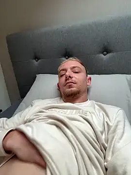 Snapshot of Crevette311 chatting on November 2025 11:54:02 AM Crevette311 online show from November 2025 11:54:02 AM