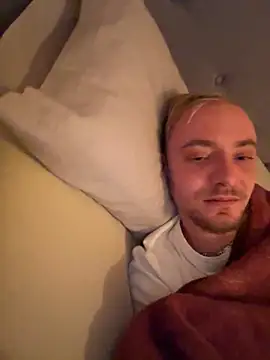 Snapshot of Crevette311 chatting on November 2025 11:04:02 PM Crevette311 online show from November 2025 11:04:02 PM