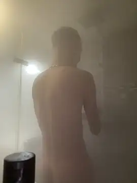 Snapshot of Crevette311 chatting on December 2025 03:09:02 PM Crevette311 online show from December 2025 03:09:02 PM