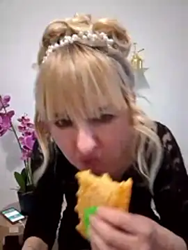 Snapshot of -Nefertiti- chatting on March 2026 03:52:02 AM -Nefertiti- online show from March 2026 03:52:02 AM