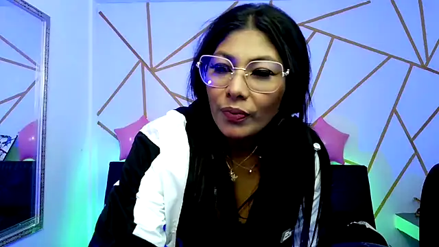 Snapshot of yvanna__smith chatting on February 2026 04:19:01 AM yvanna smith online show from February 2026 04:19:01 AM