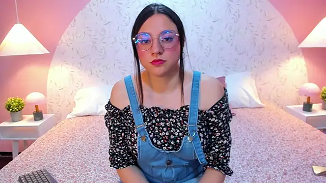 Snapshot of Angelie_Rosebrm chatting on February 2026 01:12:01 AM Angelie Rosebrm online show from February 2026 01:12:01 AM