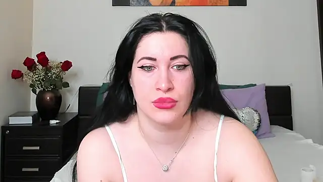 GoldenLunaa online show from April 2026 04:02:02 AM