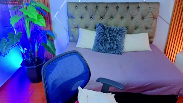 Snapshot of SophyAdams chatting on February 2026 06:05:01 PM SophyAdams online show from February 2026 06:05:01 PM