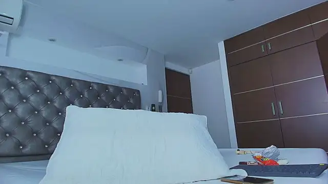 Snapshot of PapiLucca chatting on February 2026 04:30:01 PM PapiLucca online show from February 2026 04:30:01 PM