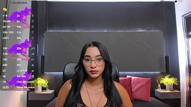 Snapshot of Emelyy_Jones chatting on April 2026 11:34:01 AM Emelyy Jones online show from April 2026 11:34:01 AM
