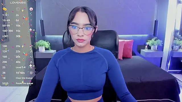 Snapshot of Emelyy_Jones chatting on April 2026 11:36:02 AM Emelyy Jones online show from April 2026 11:36:02 AM