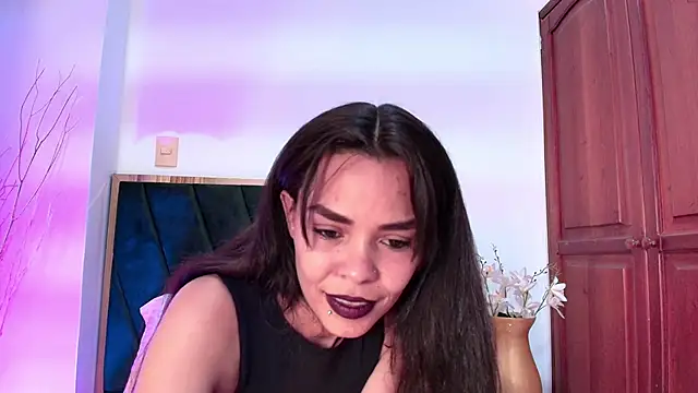 Snapshot of KatrionaNyx chatting on April 2026 12:24:01 AM KatrionaNyx online show from April 2026 12:24:01 AM