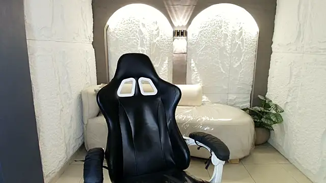 charlotte  r  online show from April 2026 08:42:02 PM