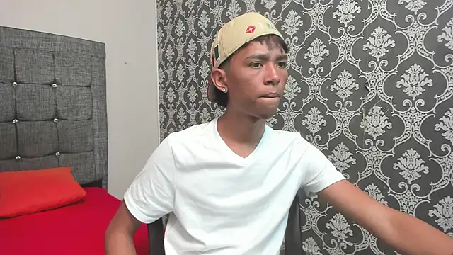 Snapshot of Little_Twink19x chatting on February 2026 07:23:01 PM Little Twink19x online show from February 2026 07:23:01 PM