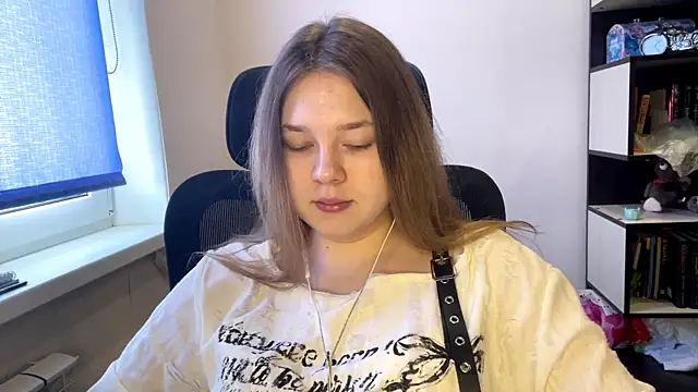 TomikoPfau online show from March 2026 07:46:02 AM