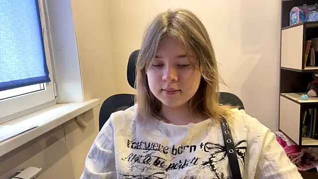 TomikoPfau online show from April 2026 05:12:02 AM