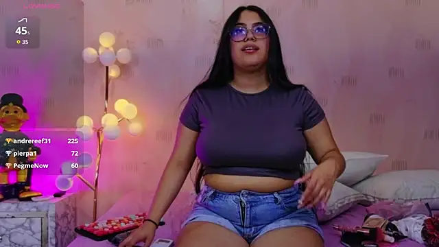 Snapshot of curvybuffgirllll chatting on July 2026 07:49:02 PM curvybuffgirllll online show from July 2026 07:49:02 PM