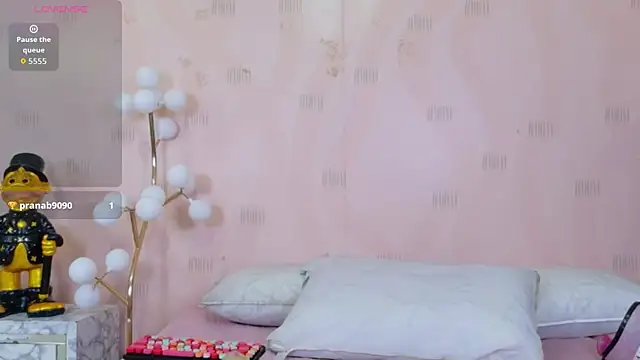 Snapshot of curvybuffgirllll chatting on July 2026 07:38:01 PM curvybuffgirllll online show from July 2026 07:38:01 PM