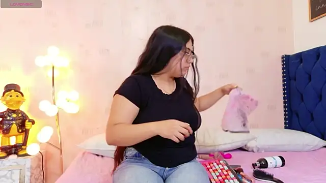 Snapshot of curvybuffgirllll chatting on July 2026 07:52:02 PM curvybuffgirllll online show from July 2026 07:52:02 PM