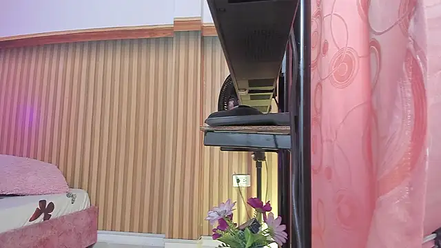 scarlett kiss  online show from February 2026 06:18:01 PM