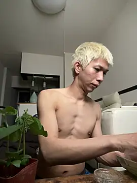 Snapshot of Yumemiru-k chatting on May 2026 04:29:02 AM Yumemiru-k online show from May 2026 04:29:02 AM