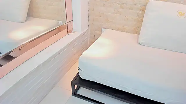 aitana cole online show from February 2026 03:37:02 AM