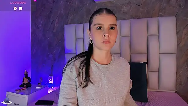 lya gomez online show from April 2026 02:55:01 AM