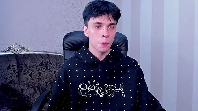 Snapshot of ClarkBev chatting on February 2026 01:39:02 AM ClarkBev online show from February 2026 01:39:02 AM