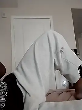 makeherfeelg online show from April 2026 12:00:02 PM