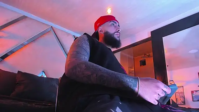 SantiagoHincapiie online show from February 2026 04:11:01 AM