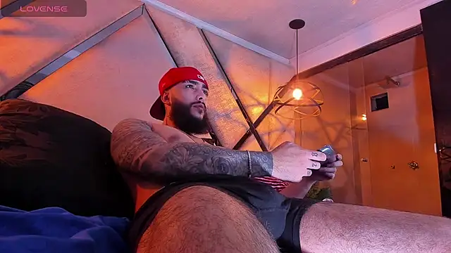 SantiagoHincapiie online show from March 2026 03:45:02 AM