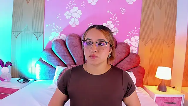 Snapshot of Sara_colyn chatting on February 2026 09:03:02 PM Sara colyn online show from February 2026 09:03:02 PM