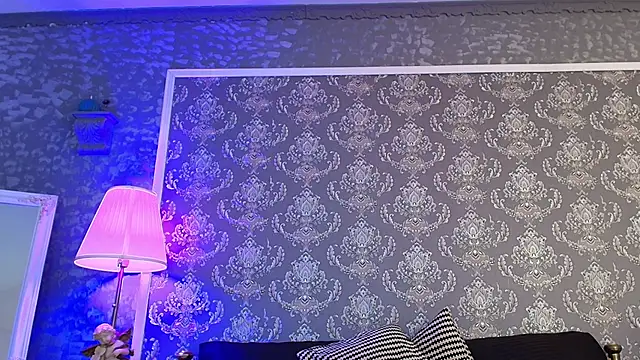 Olivia Noor online show from March 2026 11:19:01 PM