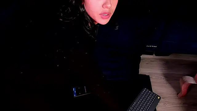 Snapshot of Fiorelaa_ chatting on June 2026 02:33:01 PM Fiorelaa online show from June 2026 02:33:01 PM