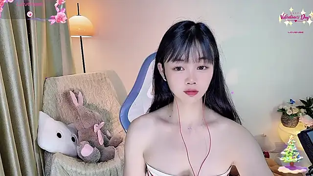 okyssa online show from May 2026 09:53:01 PM