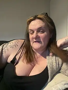 Snapshot of Busty-GilfQuinn chatting on February 2026 05:11:01 PM Busty-GilfQuinn online show from February 2026 05:11:01 PM