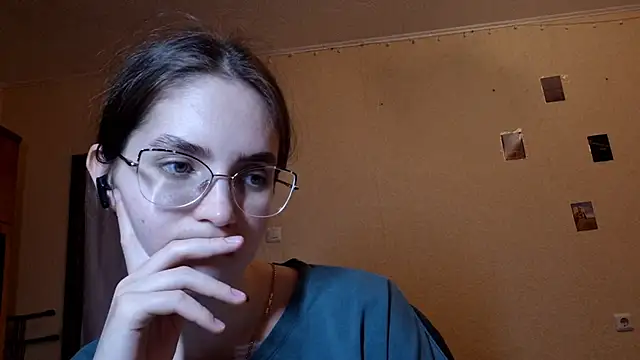 Katelemon online show from June 2026 02:33:01 PM