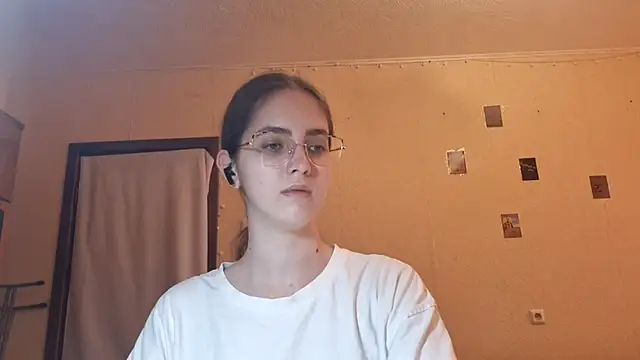 Katelemon online show from June 2026 12:46:02 PM