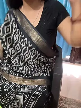 Snapshot of Queenlipx chatting on February 2026 11:33:01 AM Queenlipx online show from February 2026 11:33:01 AM