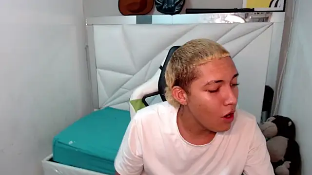 Snapshot of Street_poemm_ chatting on February 2026 04:33:02 AM Street poemm online show from February 2026 04:33:02 AM