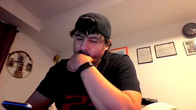 Snapshot of Bouncywarrior chatting on February 2026 03:17:01 AM Bouncywarrior online show from February 2026 03:17:01 AM