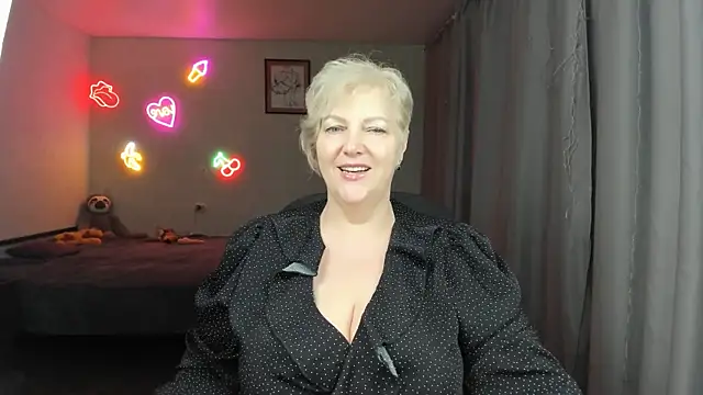 Mary-Leee online show from June 2026 06:13:02 PM