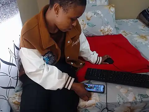 Snapshot of Serafyynx chatting on March 2026 01:06:02 PM Serafyynx online show from March 2026 01:06:02 PM