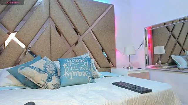 Tashi7 online show from March 2026 02:10:01 PM