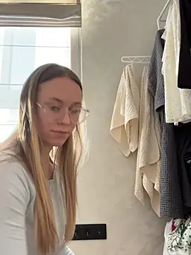 Vikkie seXyGiiiirl XoXo online show from March 2026 12:22:02 PM