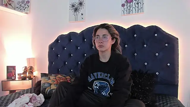 Snapshot of SaraRoadess chatting on February 2026 09:37:02 PM SaraRoadess online show from February 2026 09:37:02 PM