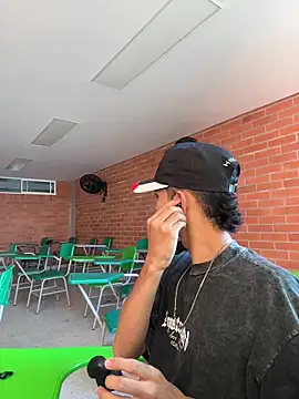 Snapshot of HarryGaze chatting on February 2026 01:11:02 PM HarryGaze online show from February 2026 01:11:02 PM