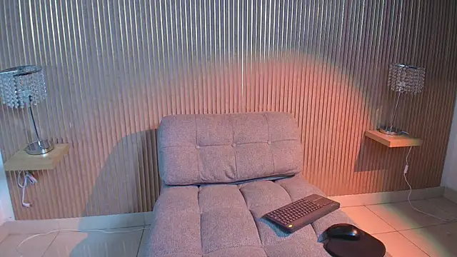 Snapshot of yvone_johnson chatting on February 2026 01:11:02 PM yvone johnson online show from February 2026 01:11:02 PM