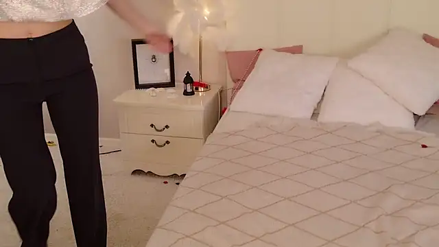 Lunaa Babygirl online show from April 2026 02:15:02 PM