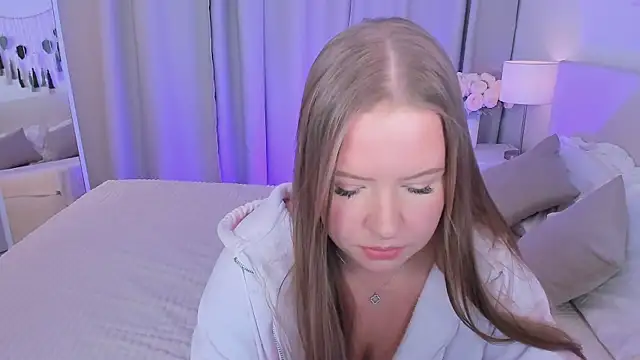 Arya Thomas online show from March 2026 09:30:01 PM