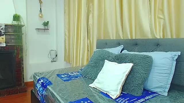 Emma hassani online show from April 2026 07:58:01 PM