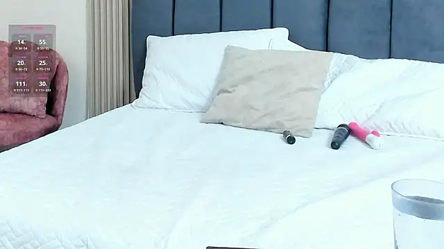 KissMeSara online show from March 2026 12:23:01 PM